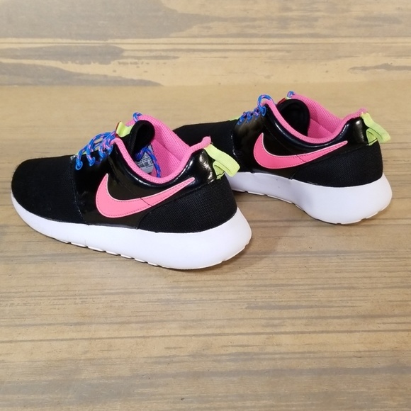 ***SOLD***Nike Kids Roshe One Sneakers - Picture 4 of 8